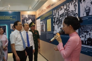 Hình ảnh Chủ tịch Hồ Chí Minh - Người sáng lập và xây dựng nền báo chí cách mạng Việt Nam