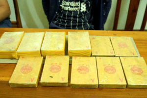 Bắt đối tượng vận chuyển trái phép 15 bánh heroin
