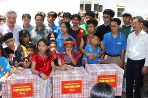 Thủ tướng Chính phủ Phạm Minh Chính thăm học sinh Trường Hy Vọng Đà Nẵng