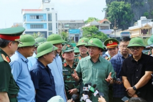 Phó Thủ tướng Trần Hồng Hà kiểm tra công tác phòng chống bão số 3 tại Quảng Ninh