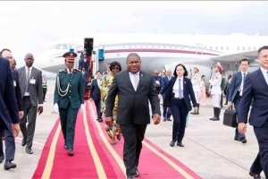 Tổng thống Mozambique đến Hà Nội, bắt đầu thăm chính thức Việt Nam