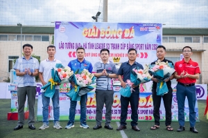 Hà Tĩnh: Khai mạc giải bóng đá nam trên 40 tuổi gây quỹ ủng hộ trẻ em nghèo vượt khó