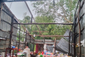 Cần Thơ: Hàng chục căn nhà tốc mái, bị sập do mưa kèm dông lốc