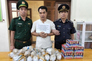 Bắt giữ đối tượng vận chuyển pháo trái phép từ Lào về Việt Nam
