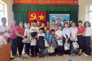 Quảng Ninh tặng 130 suất quà cho học sinh mồ côi, khuyết tật và hỗ trợ 3 hộ dân bị ảnh hưởng do bão số 3