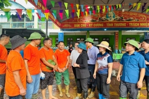 Thứ trưởng Bộ GD&ĐT thăm, động viên và hỗ trợ ngành Giáo dục Yên Bái sau bão số 3