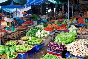 Ngăn chặn găm hàng, tăng giá bất hợp lý sau bão