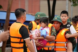 Tình quân dân - nghĩa đồng bào trong thiên tai