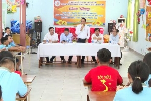 Đà Nẵng: Thăm, tặng quà Trung thu cho trẻ em nạn nhân chất độc da cam