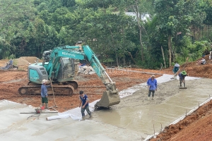 Ngày đêm thi công khu tạm cư Làng Nủ