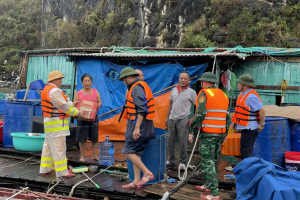 Cảnh sát giao thông, trật tự Công an thành phố Hạ Long sát cánh cùng nhân dân trong cơn bão Yagi
