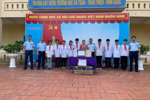 Phú Thọ: Trao tặng 800 quyển vở hỗ trợ học sinh đến Trường