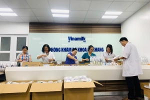 Vinamilk tiếp tục hỗ trợ người dân sau bão lũ
