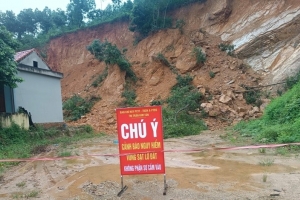 Thanh Hóa: Phát hiện vết nứt kéo trên đồi, di dời khẩn cấp hàng chục hộ dân trong đêm