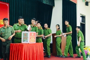 Nam Định: Công an huyện Giao Thuỷ chung tay ủng hộ đồng bào bị thiệt hại do cơn bão số 3