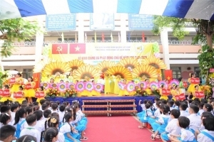 Trường học chỉ phát giấy khen cho học sinh ủng hộ bão lũ từ 100.000 đồng