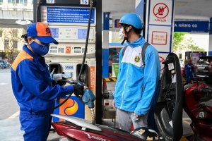 Dự báo giá xăng trong nước chiều nay tăng khoảng gần 1.000 đồng/lít