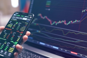 Chứng khoán sáng 27/9: Cổ phiếu ngân hàng giúp VN-Index thử thách lại mốc 1.300 điểm