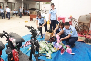 Thái Bình: Tiêu huỷ tài sản là tang vật VPHC bị tịch thu gồm 40.941 đơn vị sản phẩm có trị giá 237 triệu đồng