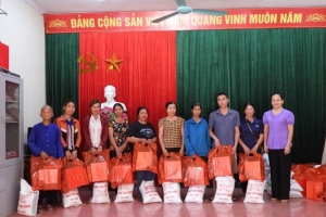 TP Lạng Sơn: Bí thư Thành ủy thăm, tặng quà các hộ gia đình khó khăn do ảnh hưởng của bão số 3
