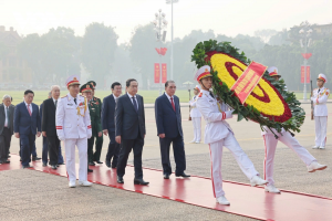 Lãnh đạo Đảng, Nhà nước vào Lăng viếng Chủ tịch Hồ Chí Minh nhân dịp kỷ niệm 70 năm Ngày Giải phóng Thủ đô