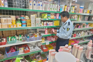 Phát hiện, ngăn chặn 400 đơn vị sản phẩm mỹ phẩm không rõ nguồn gốc xuất xứ