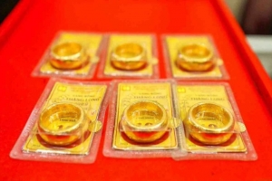 Giá vàng hôm nay 15/10: Giá vàng nhẫn đạt mức kỷ lục mới