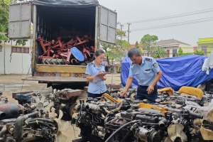 Quảng Bình: Khám phương tiện vận tải, phát hiện 21 cái động cơ Diesel nhập lậu