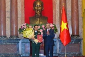 Thăng quân hàm từ Thượng tướng lên Đại tướng đối với đồng chí Nguyễn Tân Cương