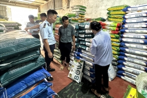 Phát hiện, ngăn chặn 2 tấn phân bón có chất lượng không phù hợp quy chuẩn kỹ thuật tương ứng