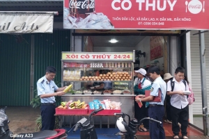 Kiểm tra, tuyên truyền an toàn vệ sinh thực phẩm các quán ăn gần trường học