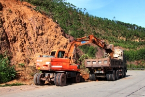 Bắc Giang: Khẩn trương xử lý khẩn cấp sự cố giao thông, giúp các cung đường thông suốt, an toàn