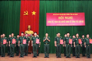 Bộ đội Biên phòng tỉnh An Giang trao các Quyết định về công tác cán bộ