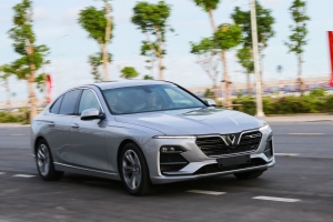 Người Việt hưởng lợi chưa từng có khi đổi từ xe xăng sang xe điện