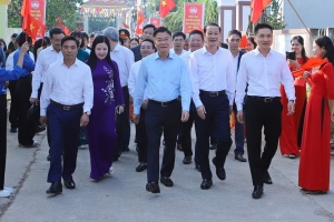 Phó Thủ tướng Chính phủ Lê Thành Long chung vui Ngày hội Đại đoàn kết toàn dân tộc tại Thanh Hóa