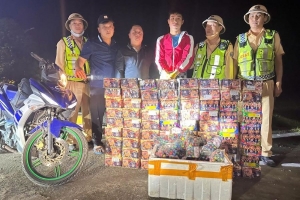 Bắt giữ đối tượng vận chuyển hơn 120kg pháo hoa và 3.000 quả pháp bi