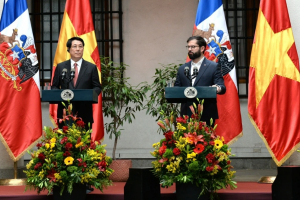 Tổng thống Chile Gabriel Boric Font và Chủ tịch nước Lương Cường gặp gỡ báo chí sau hội đàm
