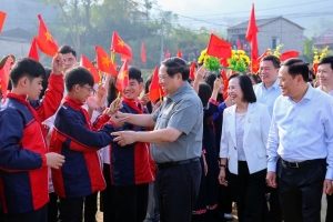 Thủ tướng Phạm Minh Chính chung vui Ngày hội Đại đoàn kết cùng đồng bào các dân tộc tỉnh Lạng Sơn