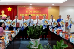 Bình Dương trao các quyết định công tác cán bộ