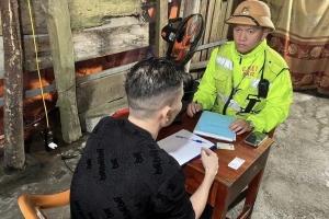Hà Tĩnh: Phát hiện lái xe đầu kéo dương tính với ma túy dạng đá