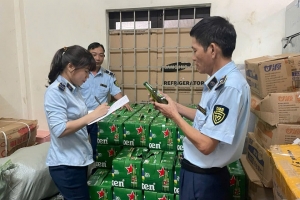 Tạm giữ 2.000 chai bia Heineken không rõ nguồn gốc xuất xứ