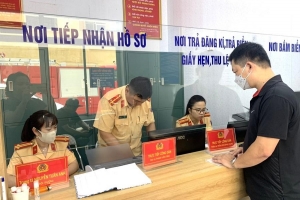 Hà Nội: Tăng cường cán bộ trong đăng kí xe, phục vụ nhu cầu cuối năm của người dân