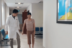 Kỳ tích phục hồi hoàn toàn đôi chân bị nhiễm trùng hoại tử suốt 2 năm