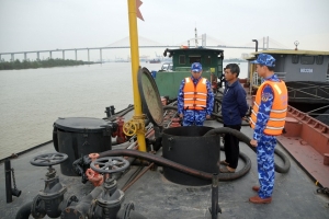 Phát hiện tàu chở 15 tấn dầu FO không rõ nguồn gốc xuất xứ