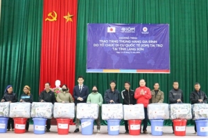 Trao hỗ trợ cho các gia đình cho các hộ bị thiệt hại nặng do cơn bão số 3 tại huyện Chi Lăng