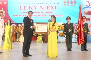 Trường điểm của Vũng Tàu tròn 30 tuổi, đón nhận Huân chương Độc lập hạng Ba
