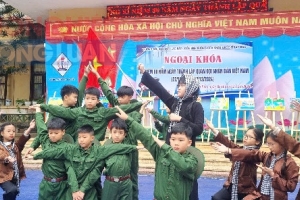 Chương trình ngoại khóa “Quân đội nhân dân Việt Nam - 80 năm xây dựng, chiến đấu, chiến thắng và trưởng thành"