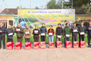 Ấm áp chương trình "Xuân biên phòng ấm lòng dân bản" ở Hà Tĩnh