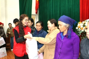 Hội Chữ thập đỏ Lạng Sơn tặng quà Tết tới 30 hộ có hoàn cảnh khó khăn