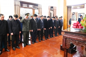 Vĩnh Phúc: Lãnh đạo tỉnh dâng hương tại Nhà lưu niệm Bác Hồ